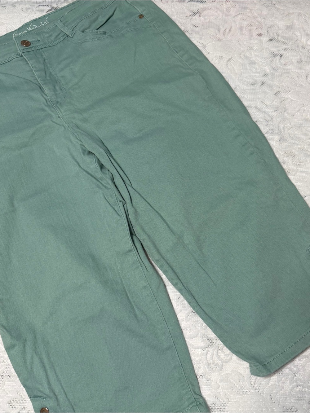 Gloria Vanderbilt Ladies Cropped Pants - soft sage green size 12
